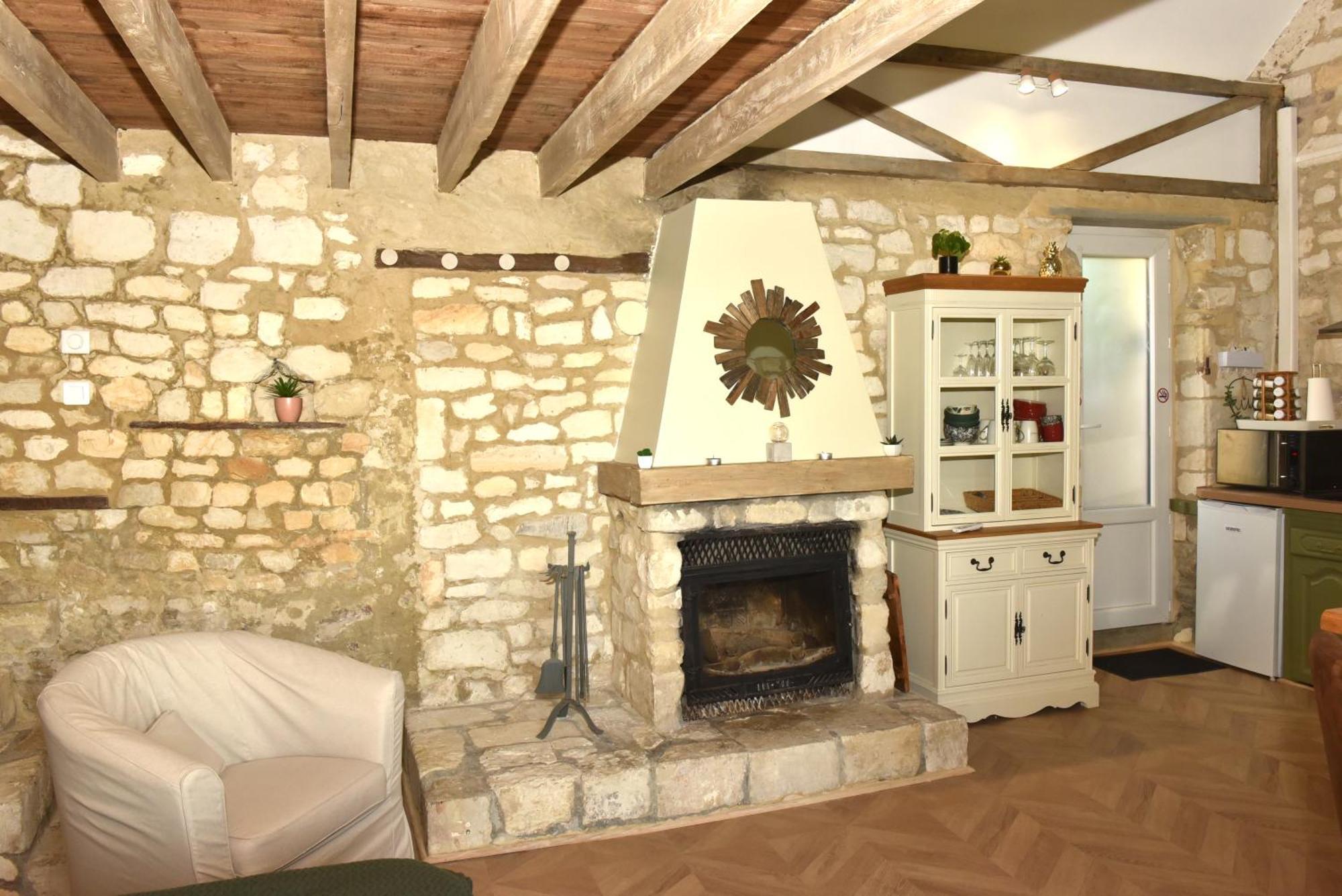 Maisonnette Du Bonheur - Vue Campagne - Baignoire Balneo 32 Jets - Lits Queen Size Vadencourt  Exterior foto