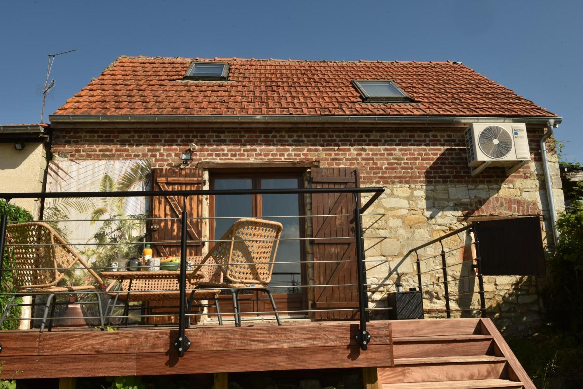 Maisonnette Du Bonheur - Vue Campagne - Baignoire Balneo 32 Jets - Lits Queen Size Vadencourt  Exterior foto
